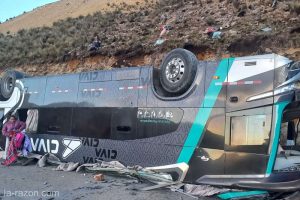 VIDEO - Un autocar plin cu oameni a căzut în prăpastie! Sunt cel puţin 16 morţi! 1 2 1873