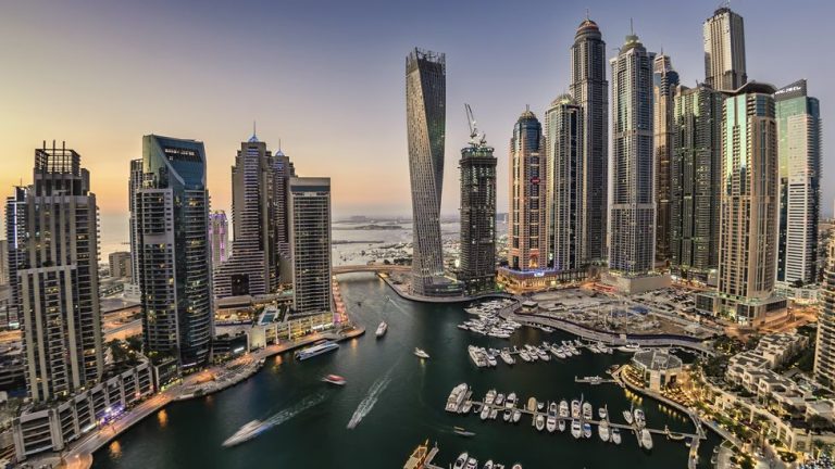 Oligarhii ruşi ‘sparg’ miliarde de dolari pe proprietăţi imobiliare din Dubai