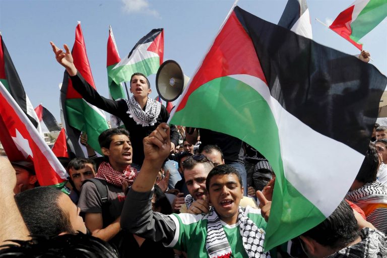 Palestinienii cheamă la grevă generală şi întruniri pentru a protesta faţă de decizia lui Trump privind Ierusalimul