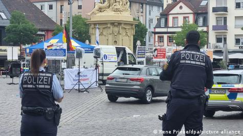 ATAC cu cuţitul la o manifestaţie anti-islam în Germania! Mai mulţi oameni sunt răniţi!