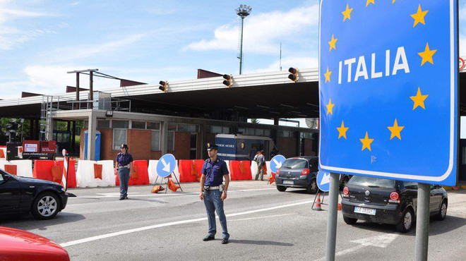 Italia reintroduce controalele la frontieră