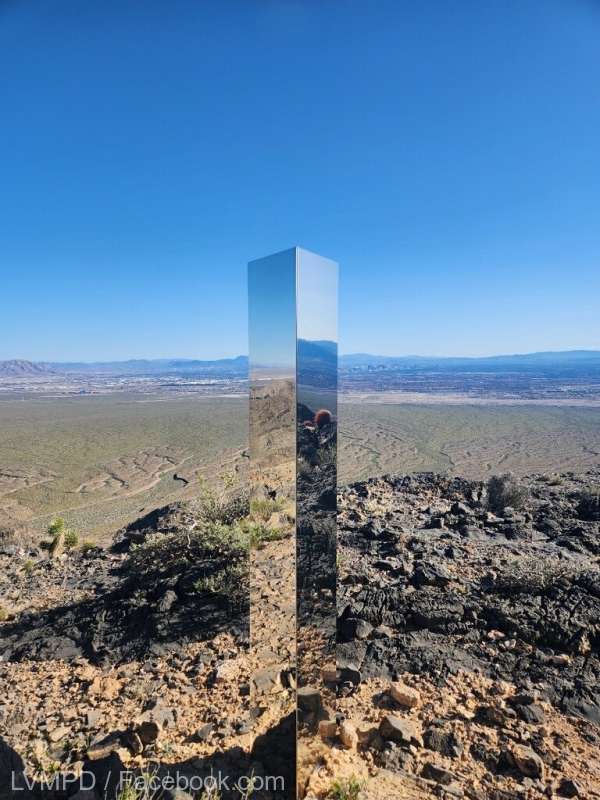 Se reia isteria pe net: Un monolit misterios a fost descoperit în deşertul din Nevada