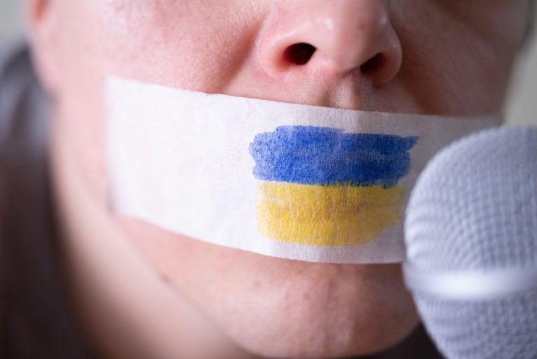 “Un mare pas inapoi“: În Ucraina, temeri crescânde legate de îngrădirea libertății presei