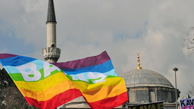 Poliţia turcă a arestat 11 persoane după un scurt marş Pride LGBTQ+