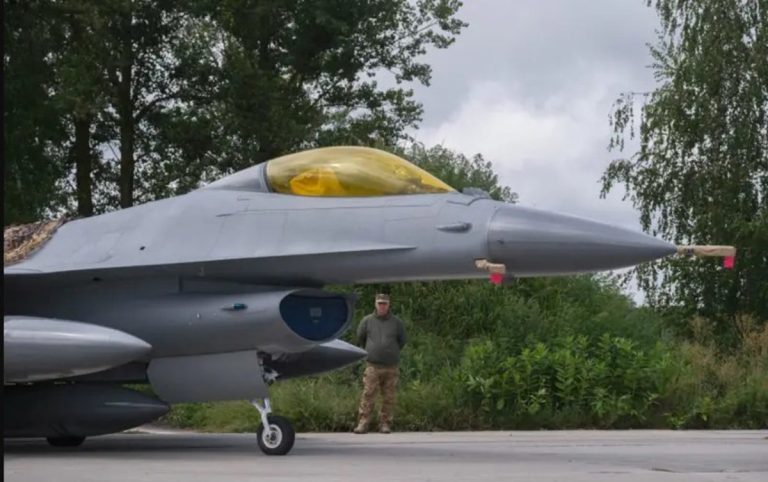 Ucraina îşi prezintă primele avioane F-16 de Ziua Forțelor Aeriene