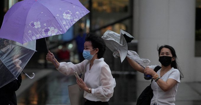 Taifunul Muifa a lovit cu putere China (VIDEO); peste un milion de persoane au fost evacuate