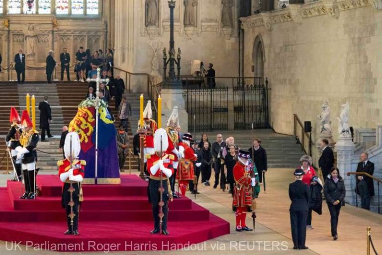 Nepoții reginei veghează la sicriul bunicii lor, depus la Westminster Hall – VIDEO