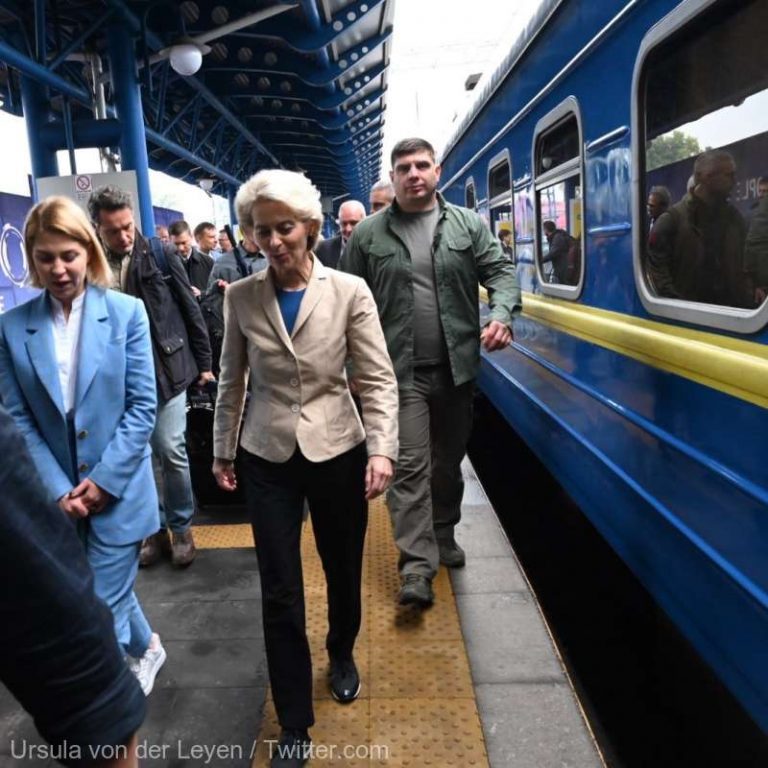 Ursula von der Leyen merge sâmbătă la Kiev, la împlinirea a doi ani de la lansarea invaziei ruse