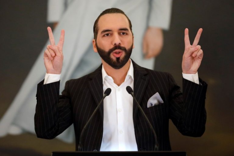 Preşedintele statului El Salvador – ‘cel mai cool dictator din lume’ – aproape de un al doilea mandat