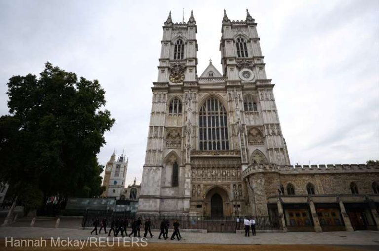 Clopotul Abaţiei Westminster a început cele 96 de bătăi, câte una pe minut – VIDEO