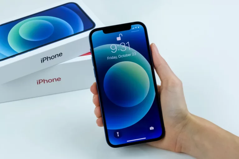 „Nu vă puneți iPhone-ul într-o pungă de orez”: avertismentul oficial de la Apple. Ce ar trebui să faceți dacă se udă telefonul, de fapt?