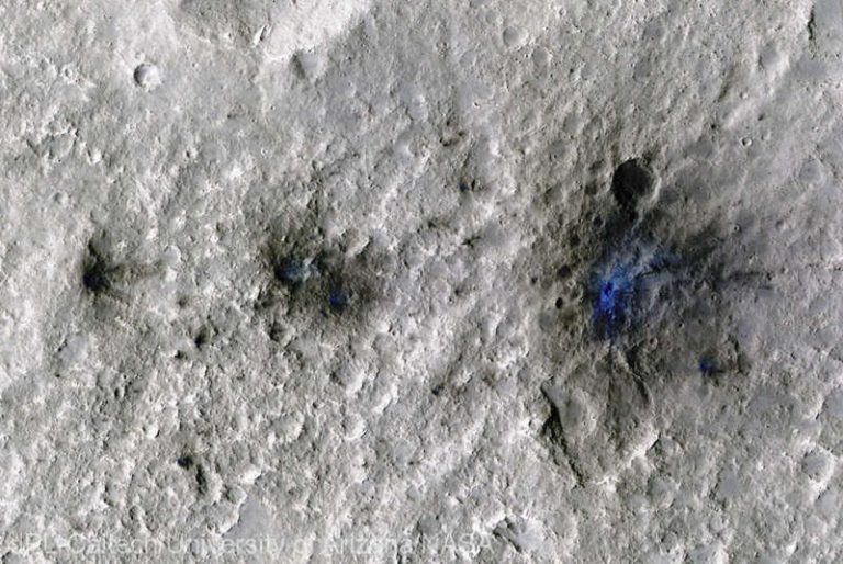 InSight a găsit roci spaţiale care s-au prăbuşit pe Marte