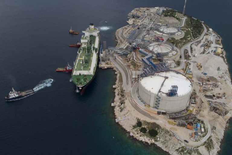 Singurul terminal de gaze lichefiate din Grecia a majorat importurile pentru a înlocui gazele ruseşti
