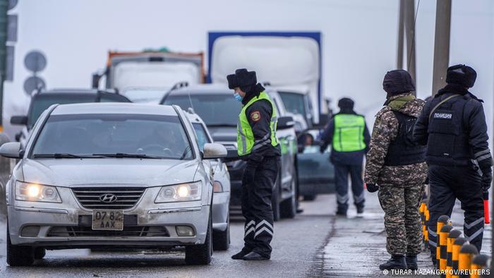 Ruşii care vor să fugă în Kazahstan dau de noi controale la frontieră