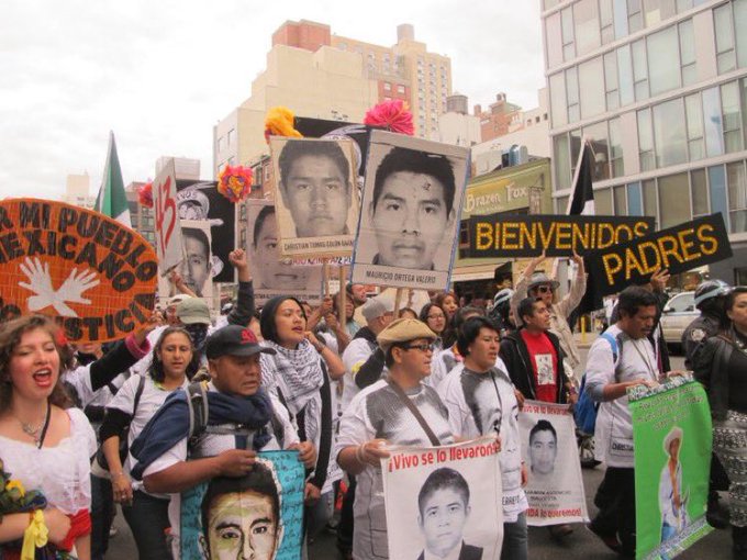 Mexicanii cer dreptate pentru cei ’43’ de la Ayotzinapa: ‘Armata ŞTIE!’