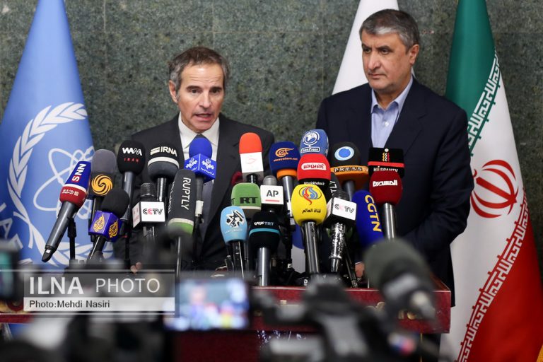Directorul AIEA şi şeful autorităţii nucleare din Iran au discutat la Viena
