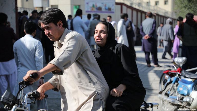 Cel puţin 53 de morţi, dintre care 46 de fete şi tinere, în atentatul comis vineri la un centru educaţional din Kabul (MANUA)