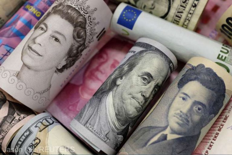 Rezervele valutare mondiale înregistrează o scădere record în acest an
