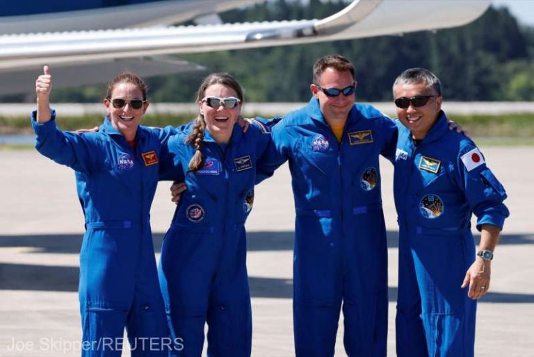 Astronauţi din SUA şi Japonia şi o cosmonaută din Rusia au ajuns la ISS cu o rachetă SpaceX – VIDEO