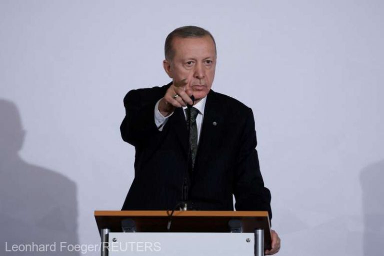 Erdogan îşi critică adversarul pentru o întâlnire cu opoziţia kurdă