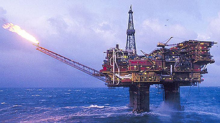 Un bărbat este dat DISPĂRUT de pe o platformă petrolieră în Marea Nordului