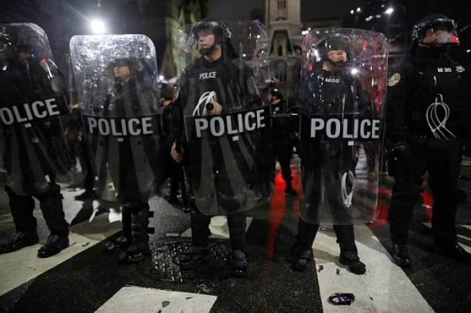 SUA :  Poliţia se pregăteşte să facă faţă unor proteste “semnificative” pentru şi împotriva armelor, cu prilejul reuniunii anuale a NRA