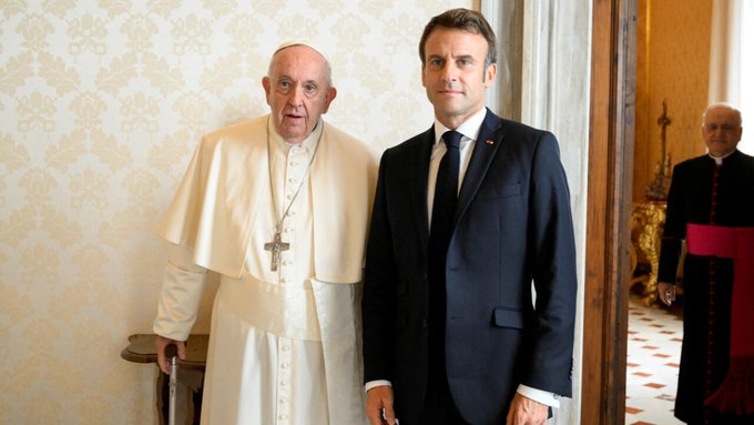 Macron a discutat cu papa Francisc despre eutanasie