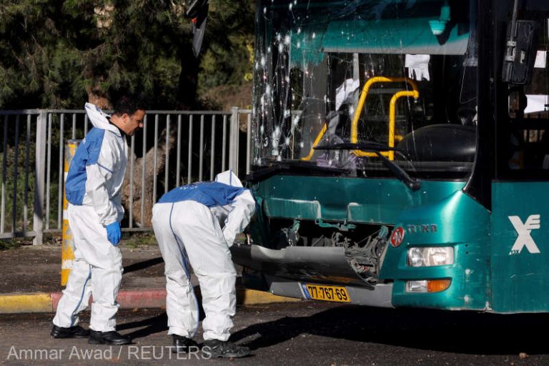 Cel puţin un mort şi mai mulţi răniţi într-un ‘atac terorist combinat’ la Ierusalim (VIDEO)