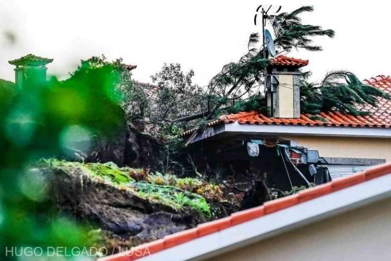 Doi oameni au murit într-o alunecare de teren în Portugalia