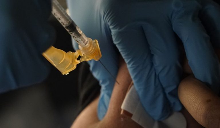 Vaccinul contra cancerului Moderna cu Keytruda de la Merck întârzie reapariția melanomului