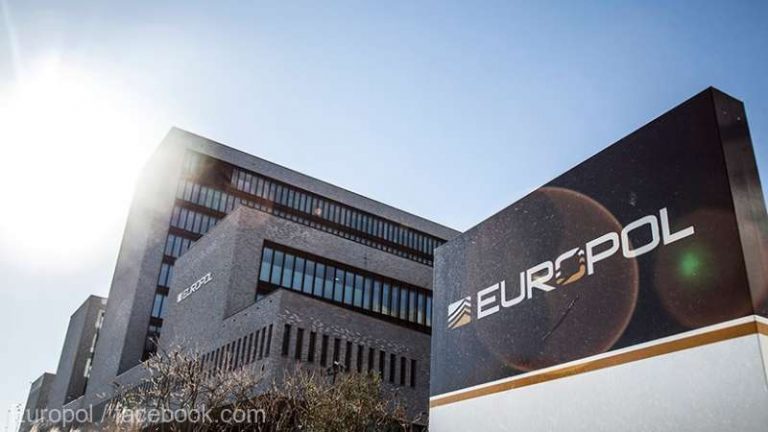 Europol: 13 persoane arestate pentru exploatarea sexuală a peste 400 de femei