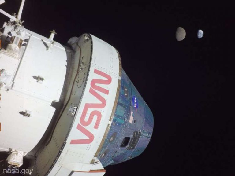 Capsula Orion a NASA a revenit pe Terra după călătoria în jurul Lunii