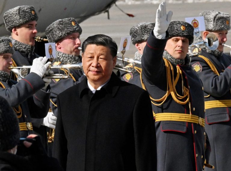 Președintele Chinei vizitează Franța, Ungaria și Serbia pe fondul disputei privind tarifele comerciale din UE