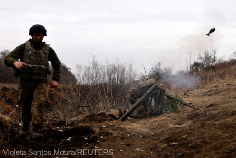 Rusia a pierdut miercuri peste 1.100 de oameni şi 20 de tancuri pe linia frontului, potrivit Kievului