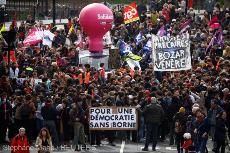 Peste două milioane de manifestanţi în Franţa, anunţă sindicatele, 740.000, potrivit Ministerului francez de Interne