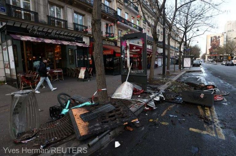 Parisul A LUAT FOC! 457 de persoane au fost arestate şi 441 de poliţişti şi jandarmi au fost răniţi