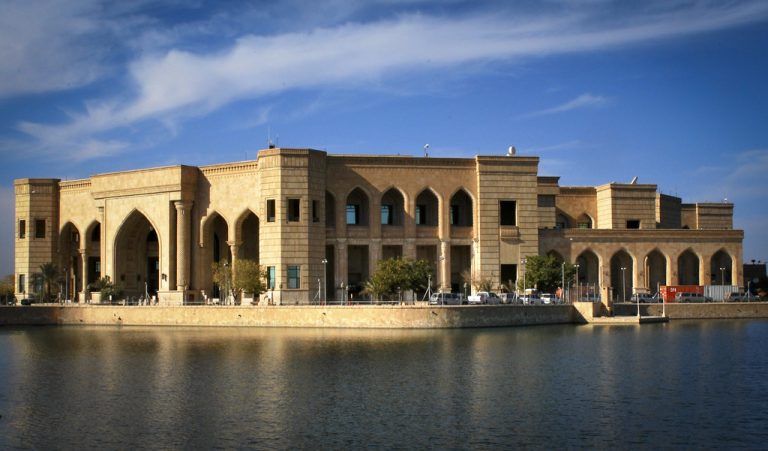 Palatul unde a fost ținut închis Saddam Hussein este acum o universitate americană