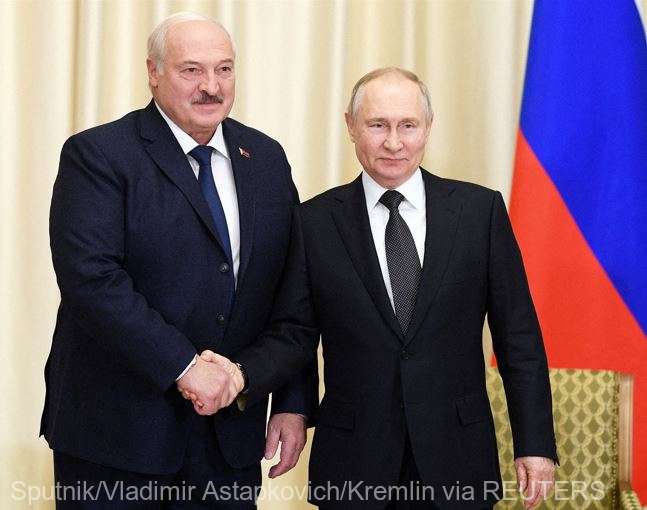 Lukaşenko i s-a plâns lui Putin de ameninţarea din partea Occidentului