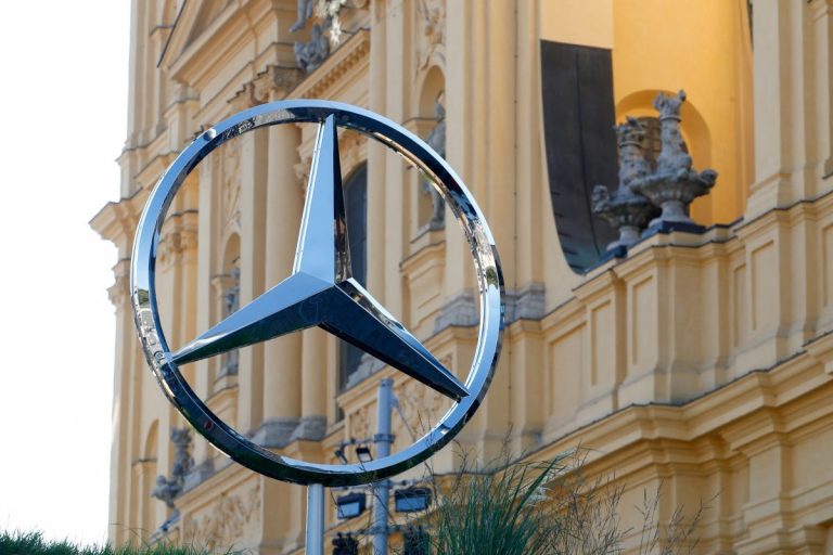 Fondul suveran de investiţii din Kuweit îşi reduce participaţia deţinută la Mercedes-Benz