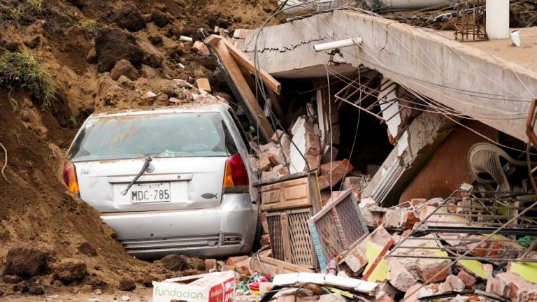 Bilanţul alunecării de teren din Ecuador a crescut la 17 morţi; peste 70 de persoane date dispărute