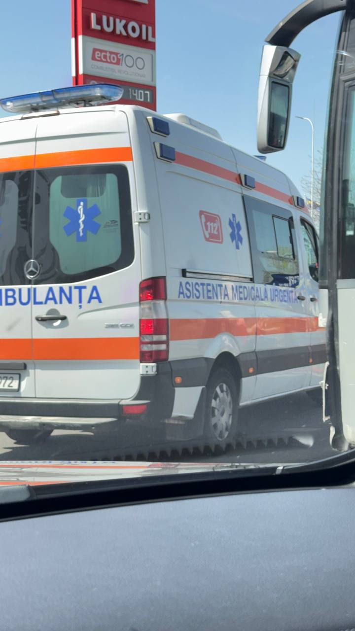 FOTO Accident grav la intrarea în Chișinău: Cinci automobile, inclusiv un autocar, avariate 2 accident 2