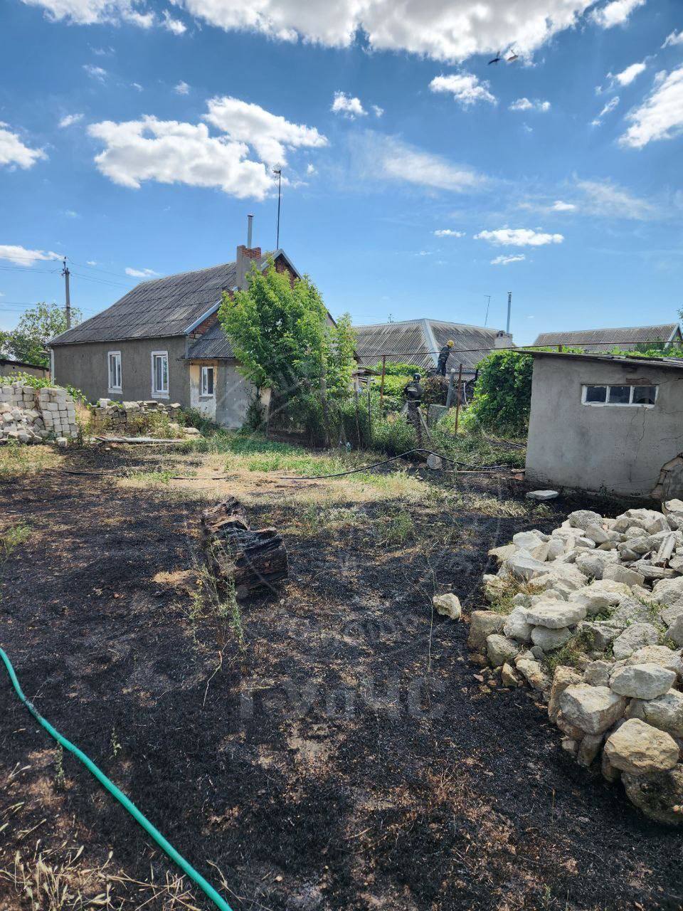 Incendii de vegetație la Parcani. Flăcările s-au apropiat periculos de gospodăriile sătenilor 3 incendiu Transnistria 1