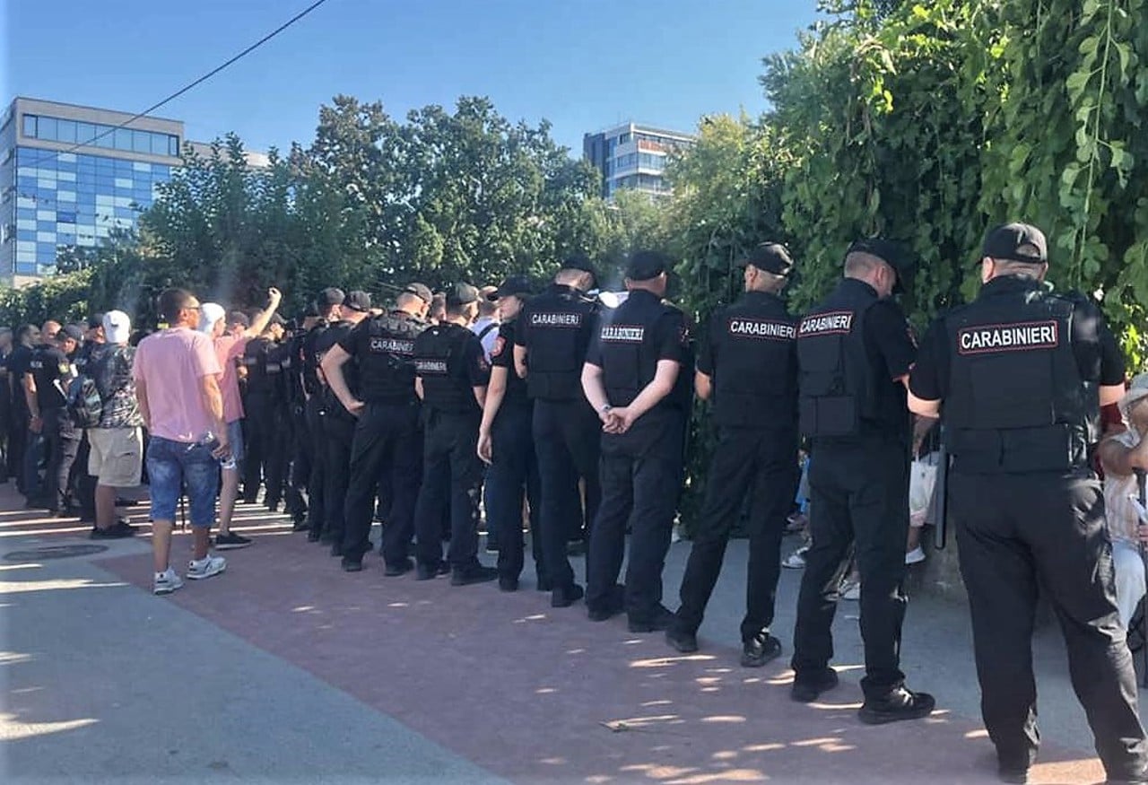 Politie, Carabinieri, protest