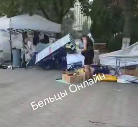 FOTO Vremea face ravagii la Bălți. Copaci prăbușiți și acoperișuri smulse 4 Balti 3