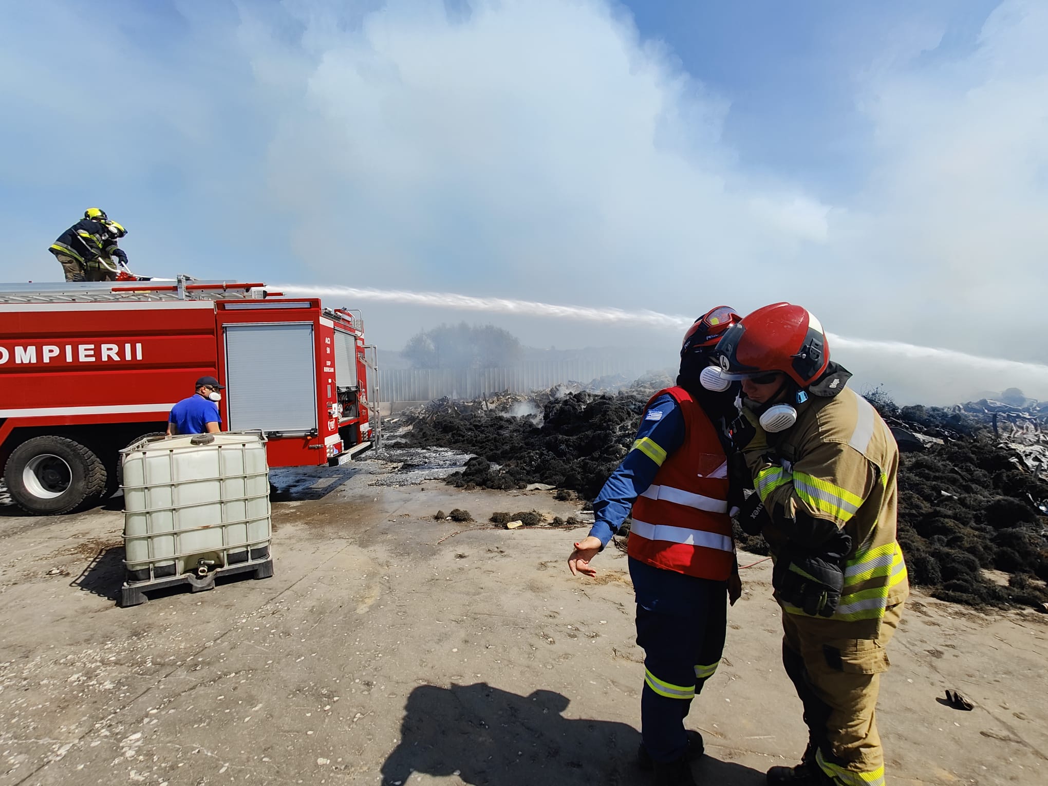 Pompierii moldoveni intervin activ pentru a doua zi în Grecia 3 Grecia 7