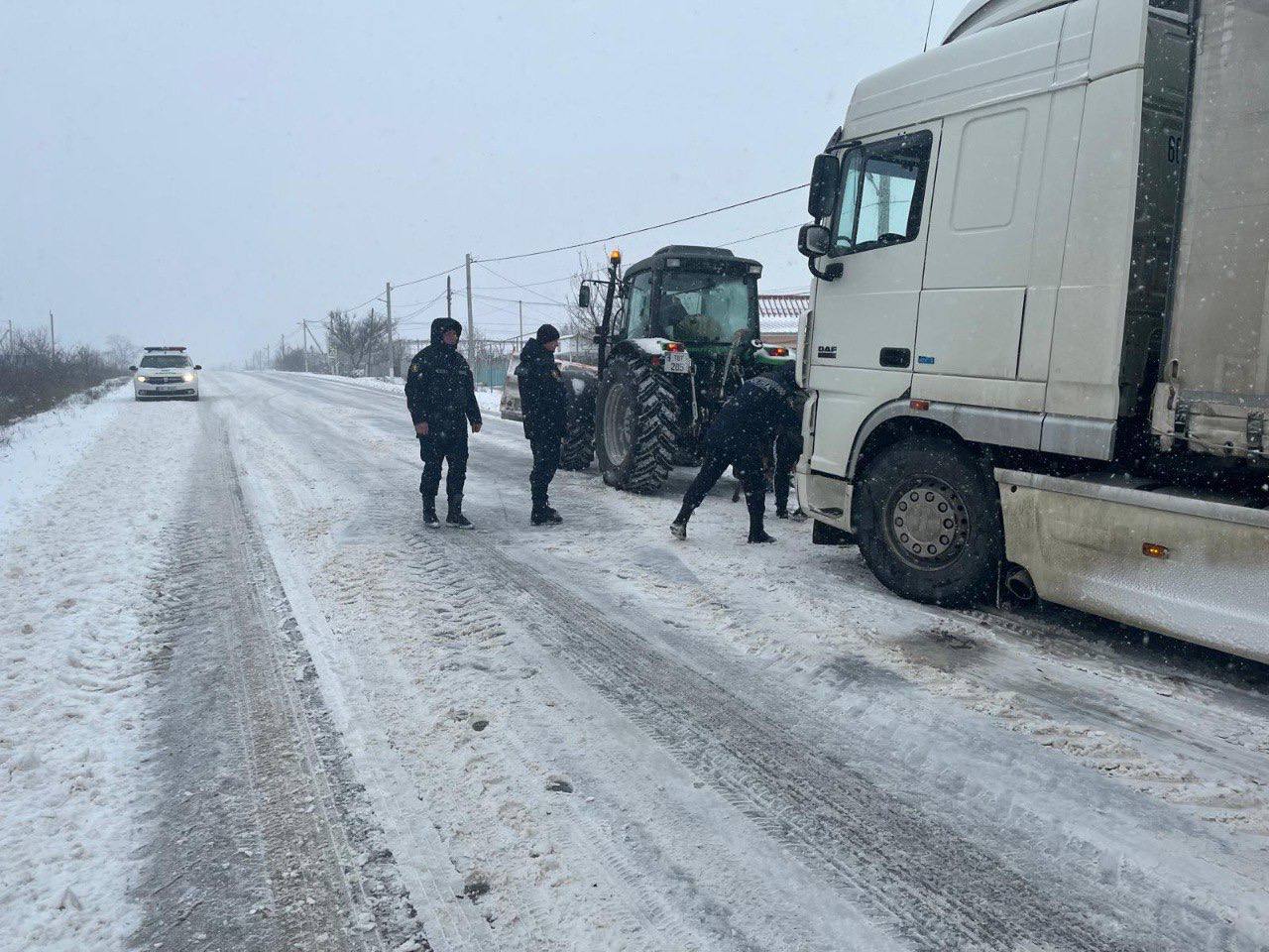 Vehicule blocate pe traseu la Taraclia și Leova 1 Leova