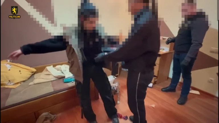 Două persoane din Tiraspol, reținute pentru comercializarea online a substanțelor interzise. Captură de 300 de mii de lei
