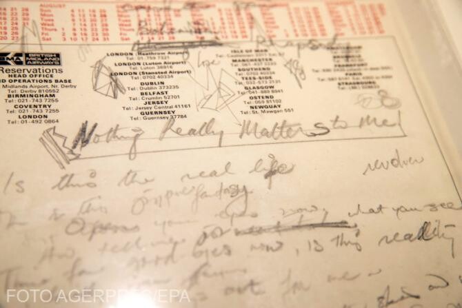 Manuscrisele lui Freddie Mercury au fost expuse la New York înainte să fie vândute la licitaţie