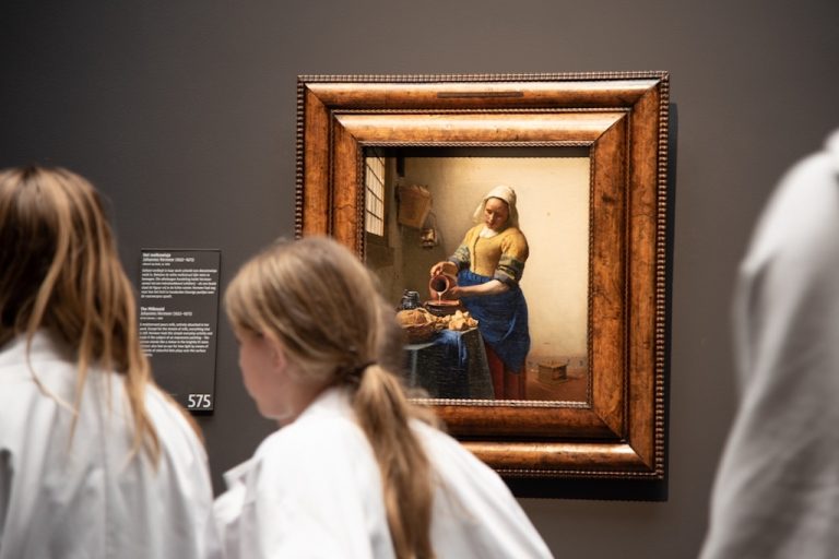Aproximativ 650.000 de vizitatori au trecut pragul celei mai mari expoziţii Vermeer din Amsterdam