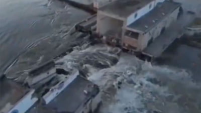 150 de tone de poluanţi petrolieri se scurg pe Nipru după distrugerea barajului Kahovka (Kiev)